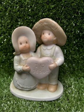 Circle of Friends 'I Love Jesus' Porcelain Figurine Base - Masterpiece